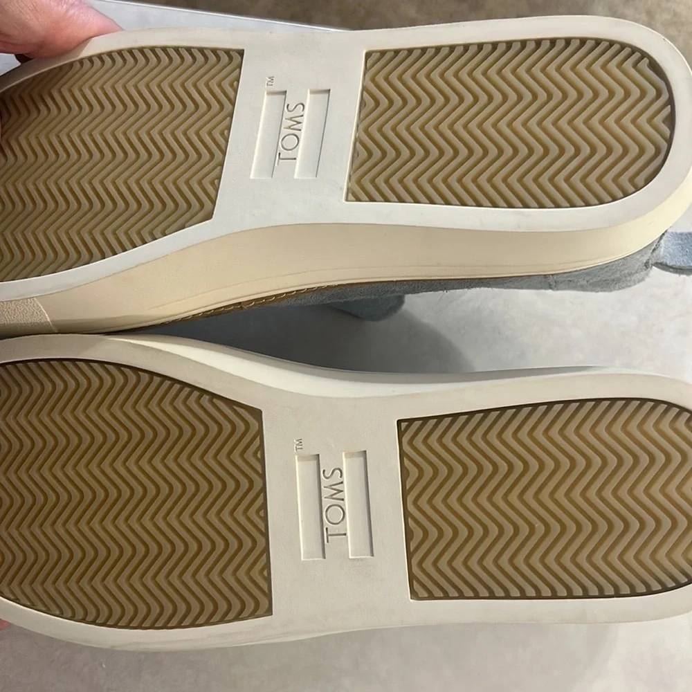 NWOT TOM'S Men’s Bryce Shoes Stone Grey Suede Size 10